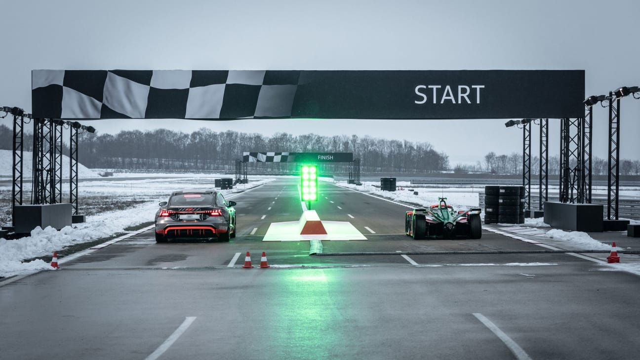 Race Track Start: Audi e-tron GT vs racing car